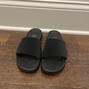 Restfeel Women’s slide. LULULEMON.